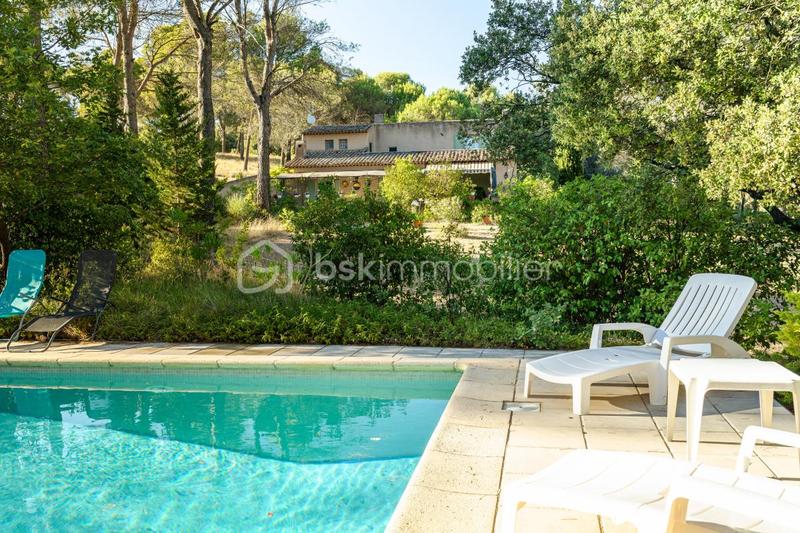 Propriété - 220 m² - 8 pièces