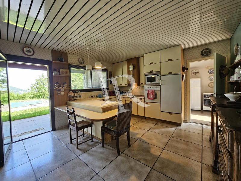 Maison - 286 m² - 8 pièces