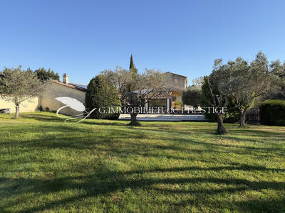 Propriété - 275 m² - 9 pièces