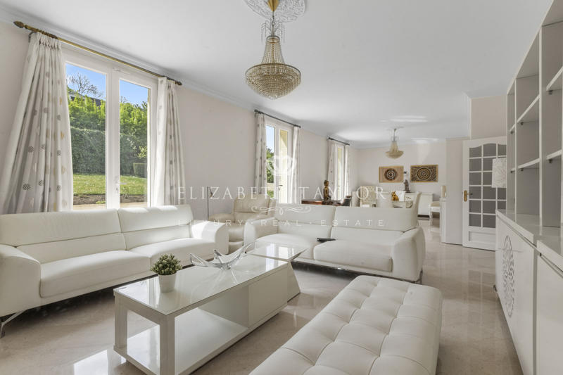 Maison - 298 m² - 10 pièces