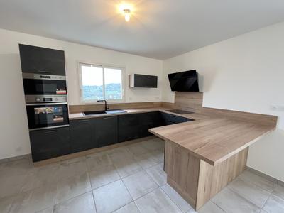 Maison - 90 m² - 6 pièces