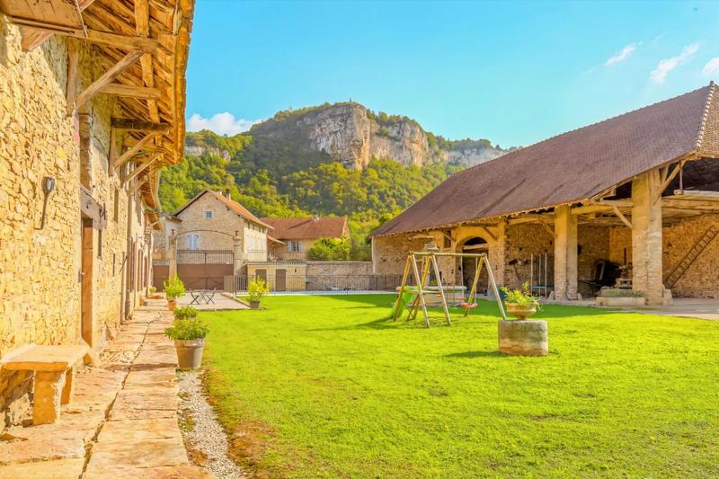 Maison - 340 m² - 10 pièces