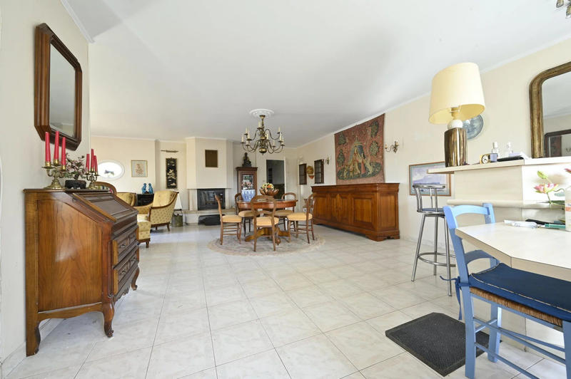 Maison - 184 m² - 8 pièces