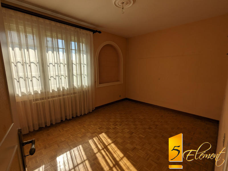 Maison - 179 m² - 6 pièces