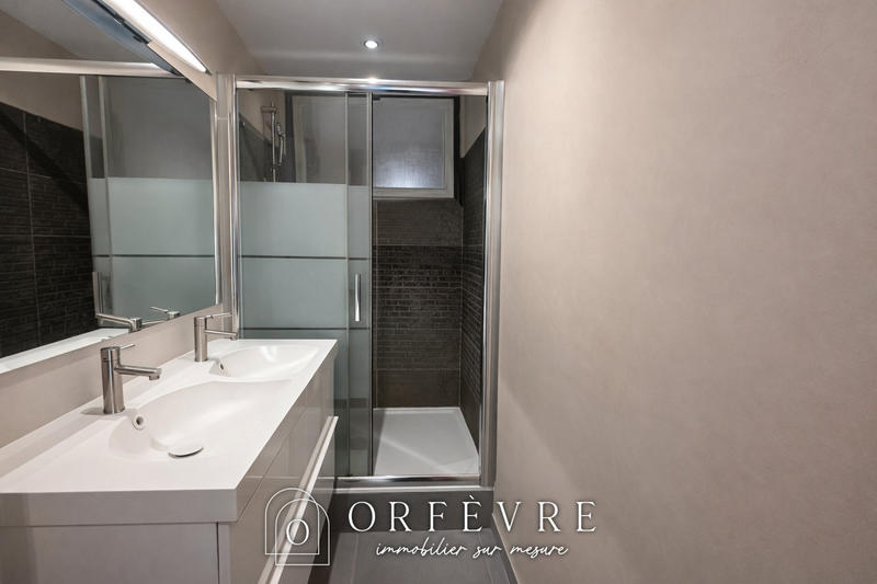 Maison - 200 m² - 7 pièces