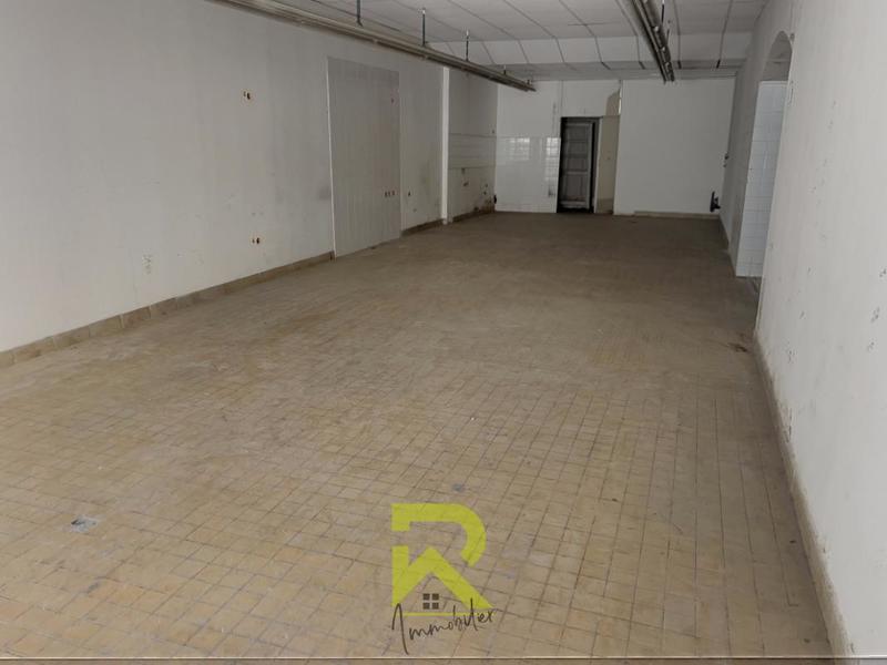 Local commercial - 200 m² - 4 pièces