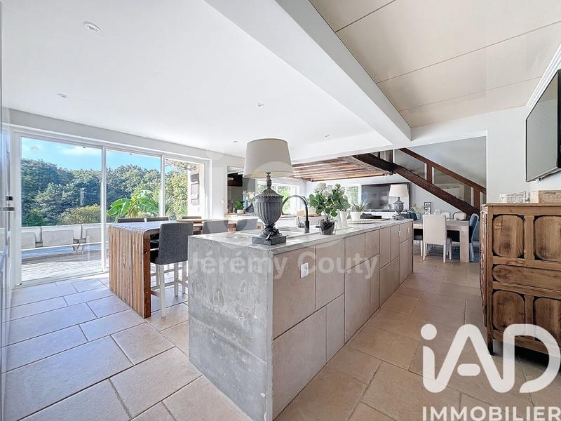 Maison - 259 m² - 10 pièces