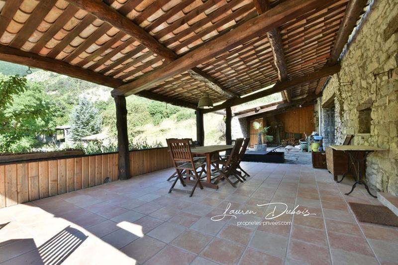 Maison - 234 m² - 6 pièces