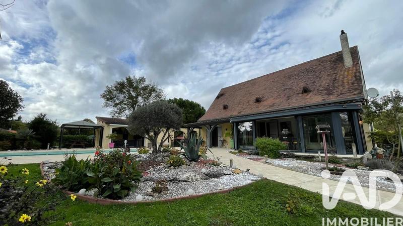 Maison - 161 m² - 9 pièces