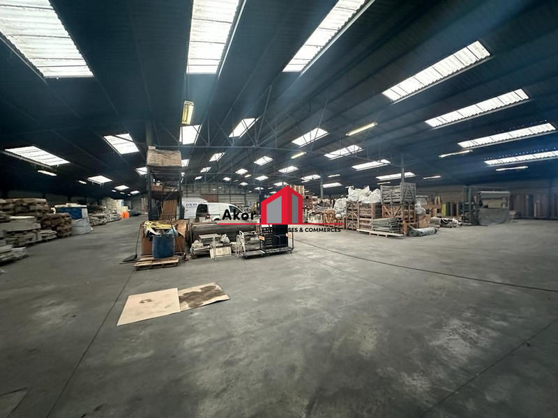 Local d'activités - 3 050 m² - 10 pièces