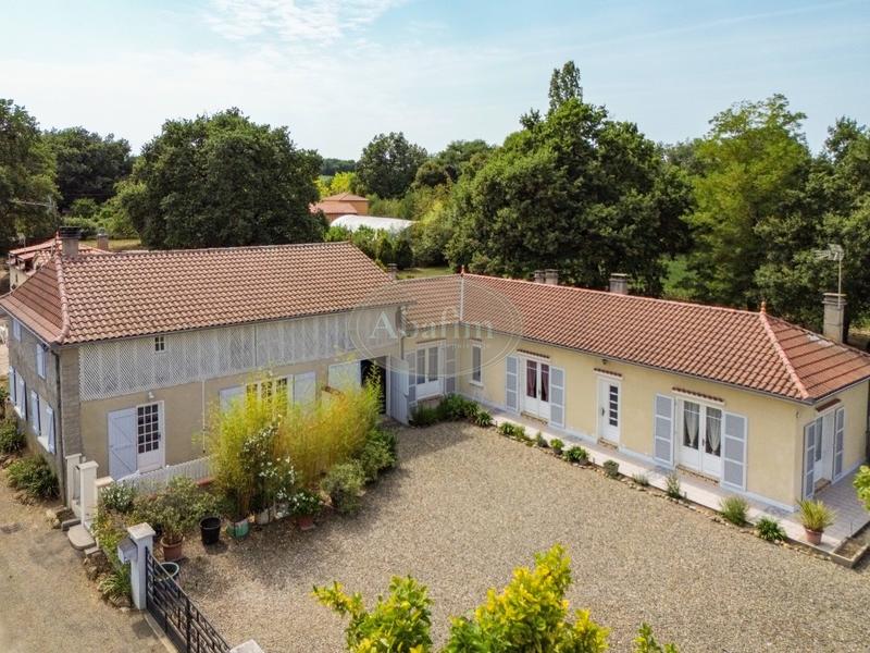 Maison - 200 m² - 9 pièces