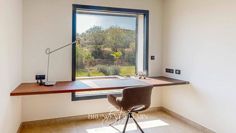 Villa - 384 m² - 7 pièces