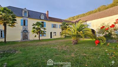 Maison - 324 m² - 10 pièces