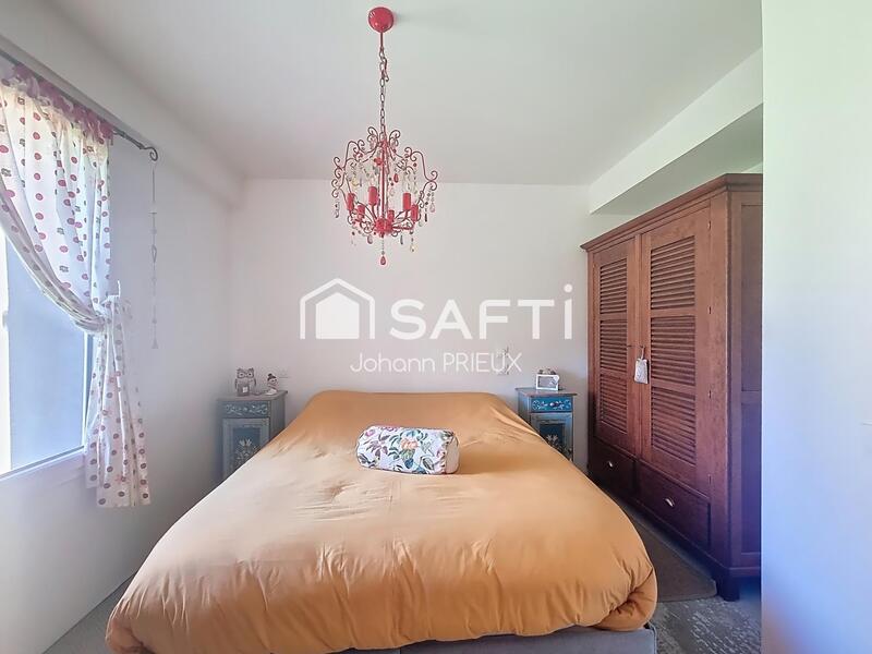 Maison - 275 m² - 9 pièces