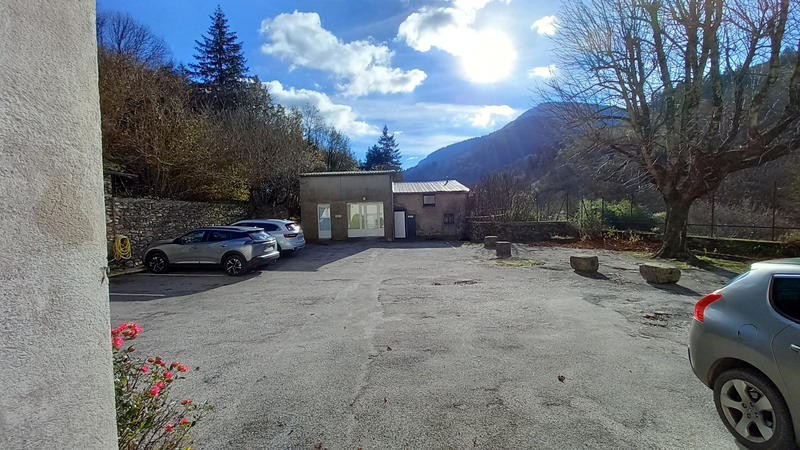 Local commercial - 1 082 m²