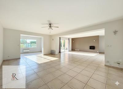 Maison - 213 m² - 7 pièces