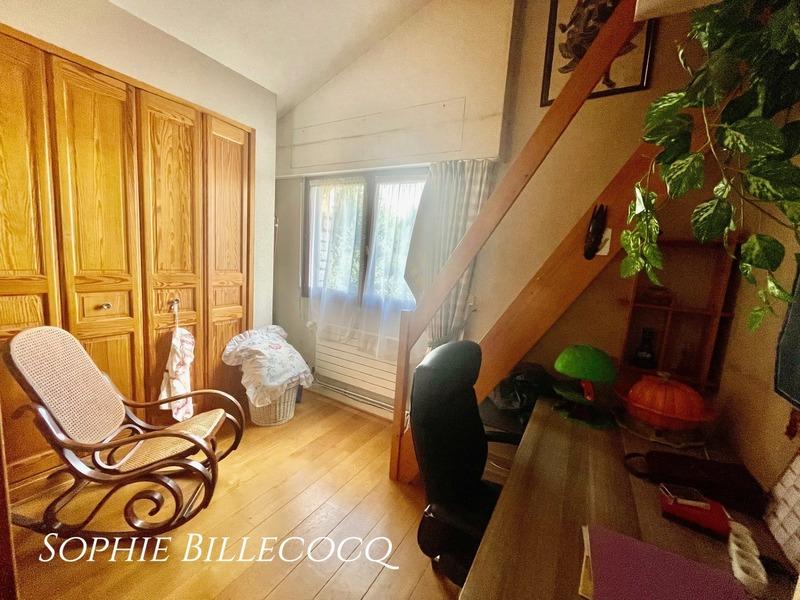 Maison - 248 m² - 8 pièces