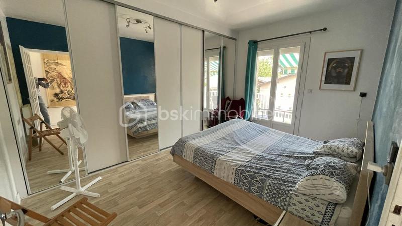 Maison traditionnelle - 235 m² - 11 pièces