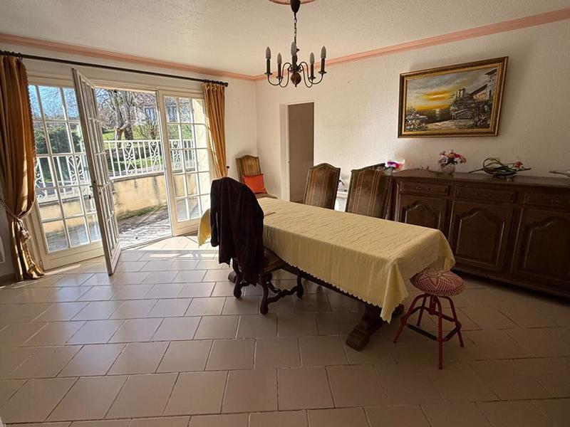 Maison - 221 m² - 10 pièces