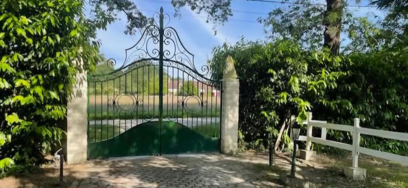 Maison - 250 m² - 8 pièces