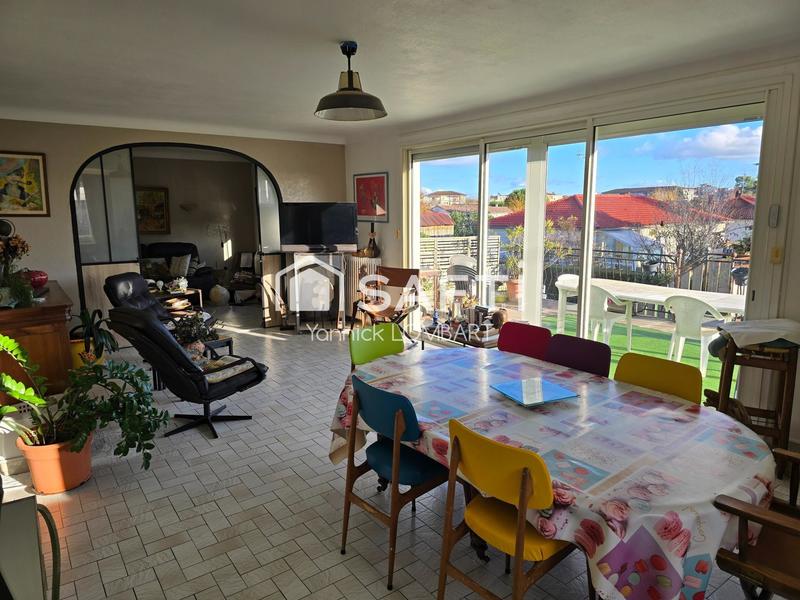 Maison - 199 m² - 8 pièces