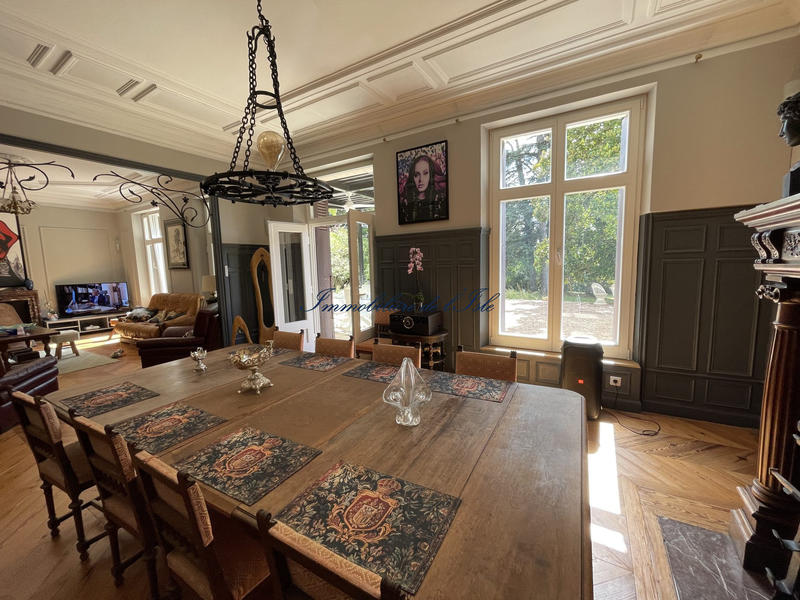 Maison - 420 m² - 13 pièces