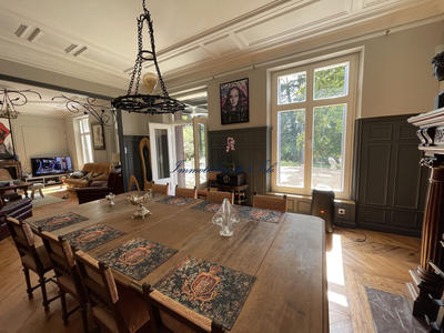 Maison - 420 m² - 13 pièces