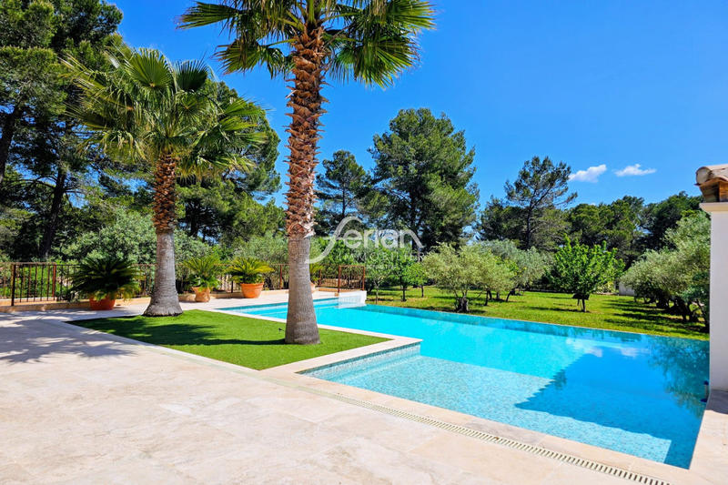 Maison - 203 m² - 6 pièces