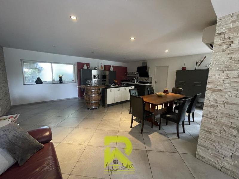 Propriété - 211 m² - 6 pièces