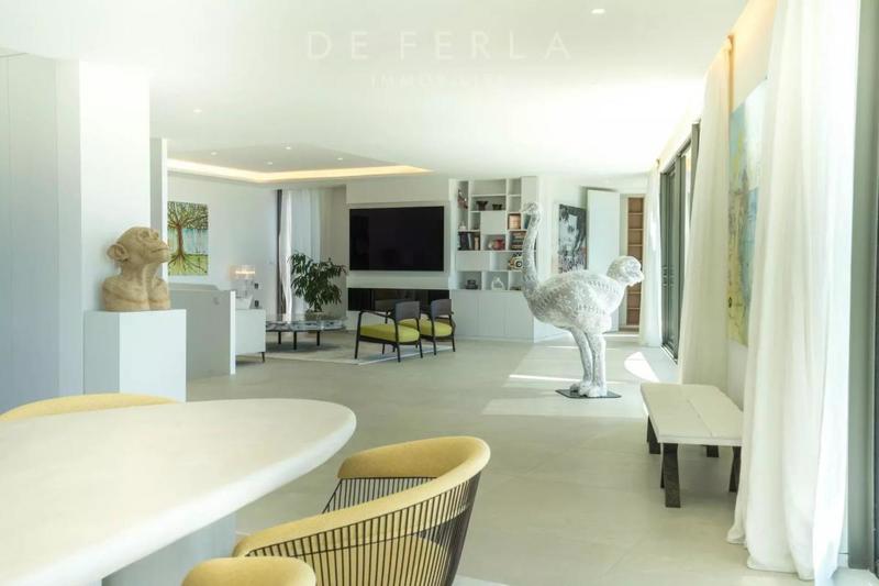 Propriété - 410 m² - 11 pièces