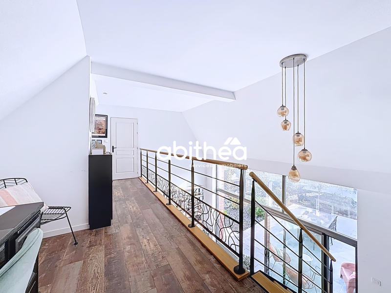 Maison - 275 m² - 8 pièces