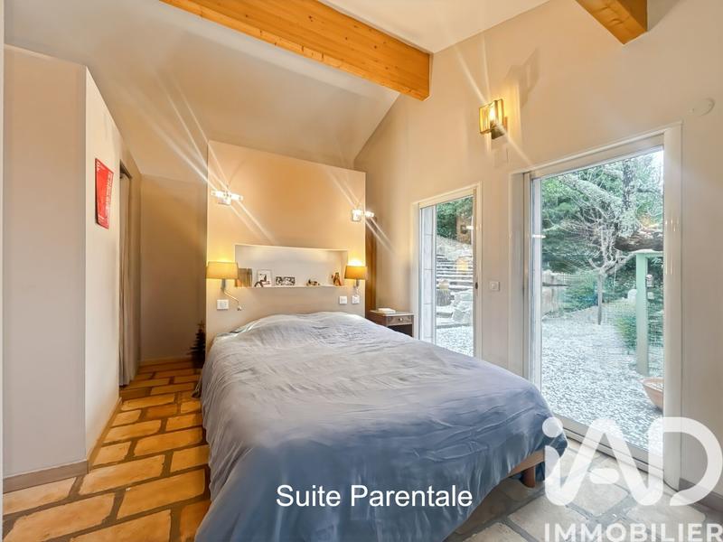 Maison - 181 m² - 8 pièces