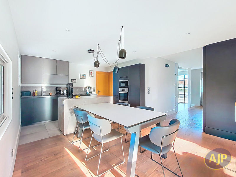 Maison - 394 m² - 15 pièces