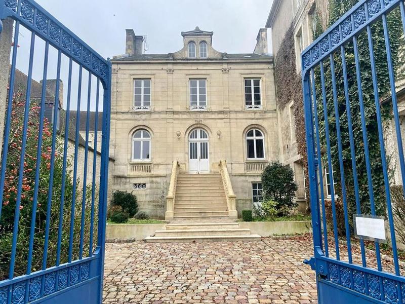 Propriété - 350 m² - 14 pièces