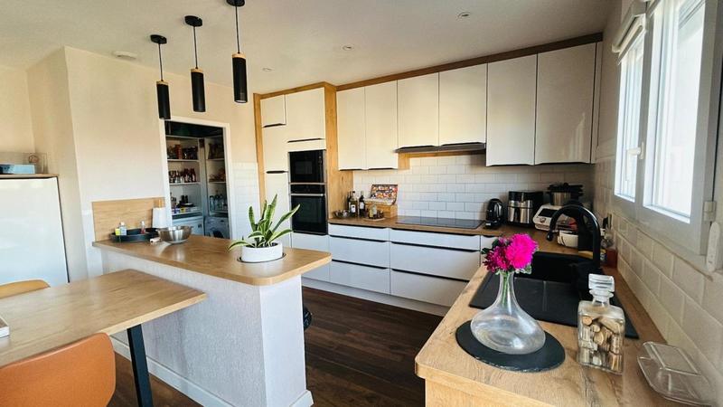 Appartement - 95 m² - 4 pièces