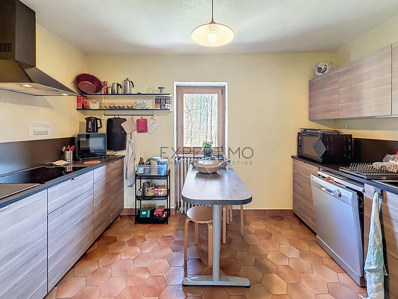 Propriété - 145 m² - 8 pièces