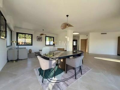 Villa - 212 m² - 7 pièces