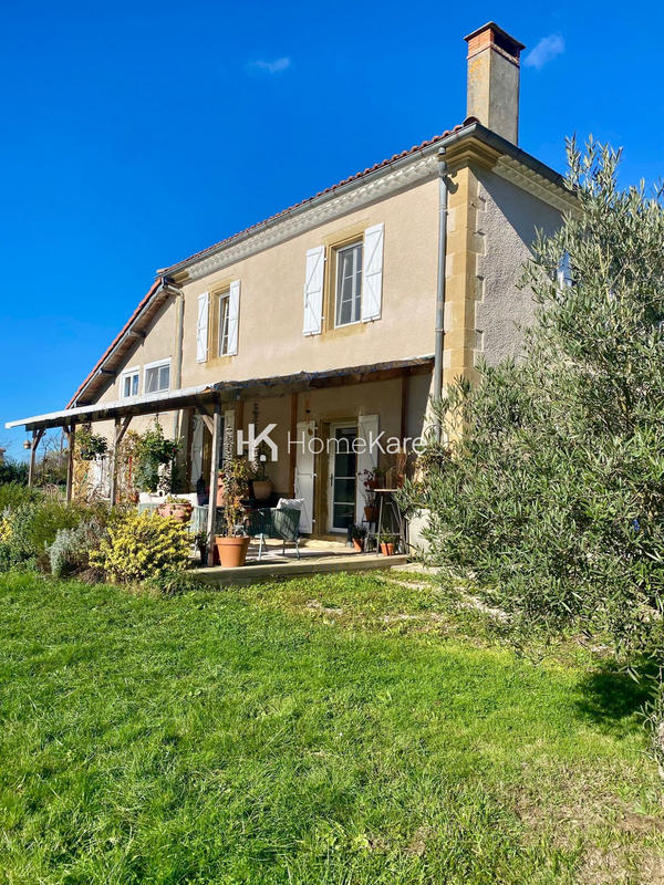 Maison - 300 m² - 8 pièces