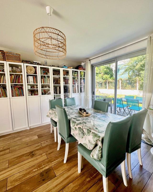 Maison - 97 m² - 5 pièces