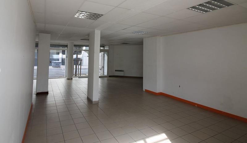 Local commercial - 206 m² - 6 pièces