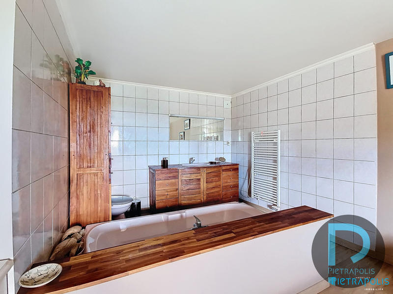 Maison ancienne - 193 m² - 6 pièces