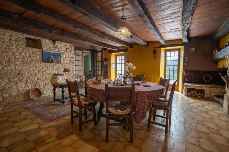 Propriété - 186 m² - 5 pièces