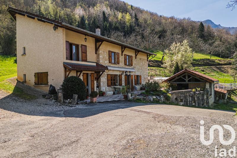 Maison - 185 m² - 8 pièces