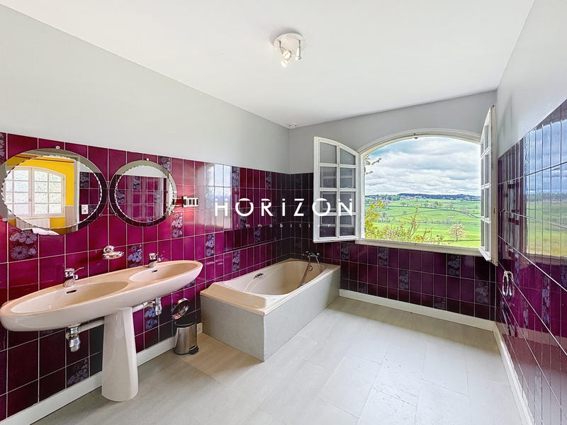 Maison - 218 m² - 6 pièces