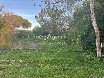 Terrain constructible - 700 m²
