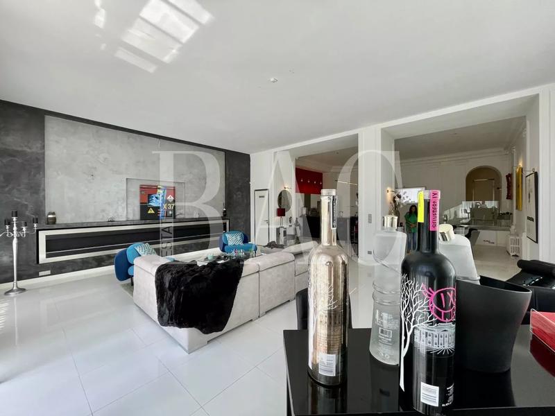 Appartement - 230 m² - 6 pièces