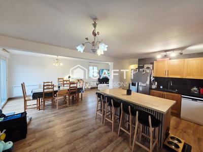 Maison - 112 m² - 8 pièces