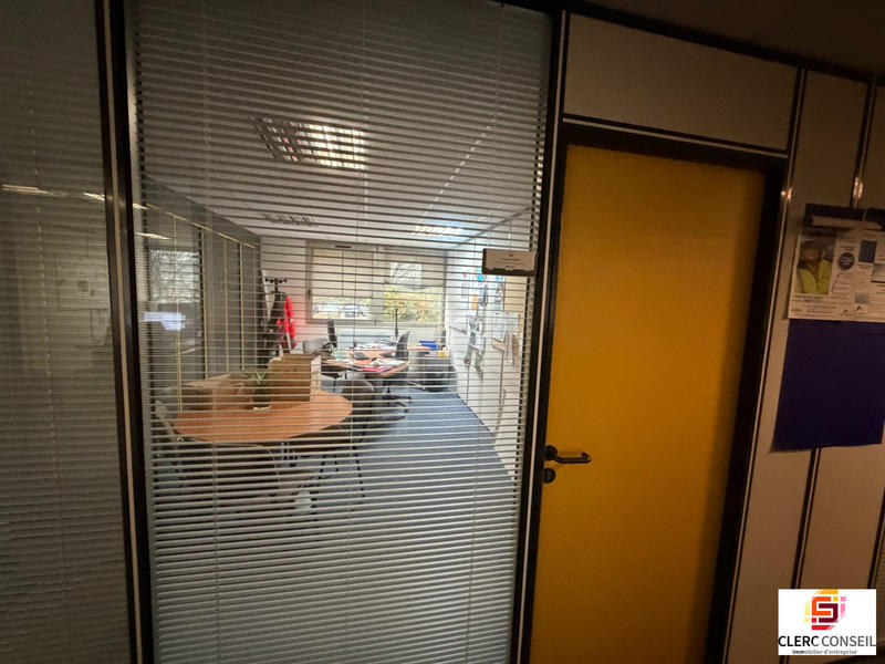 Bureau - 866 m²