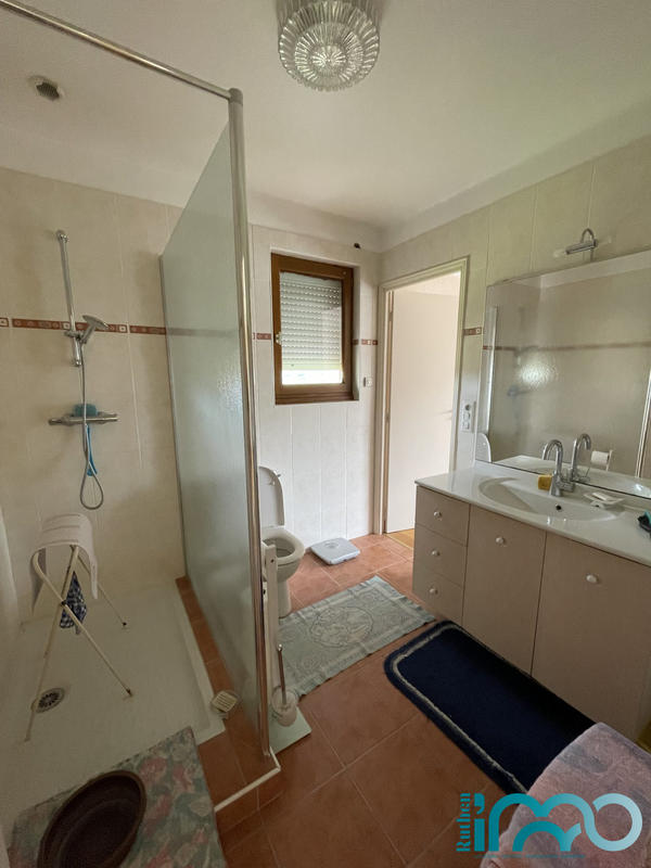 Maison traditionnelle - 185 m² - 8 pièces