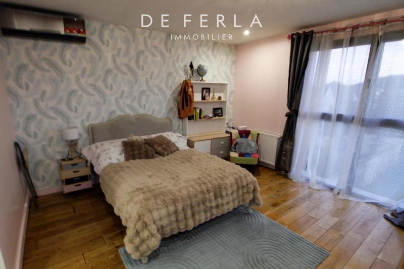 Demeure - 403 m² - 9 pièces